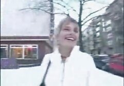 Chica blanca hace que dos chicos negros se diviertan con pollas morena dominicana singando grandes!